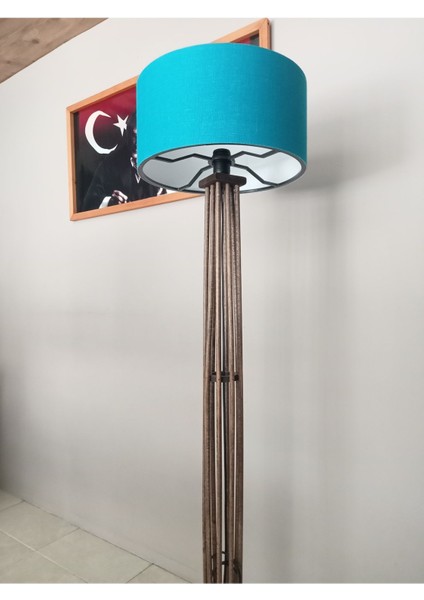 Şık Ahşap Köşe Lambası, Modern ve Sıcak Aydınlatma Seçeneği