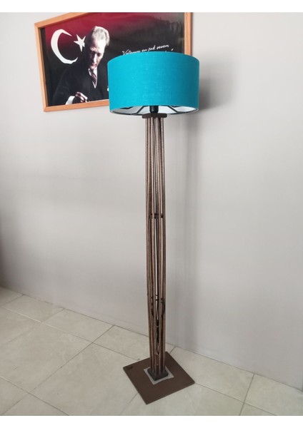 Şık Ahşap Köşe Lambası, Modern ve Sıcak Aydınlatma Seçeneği