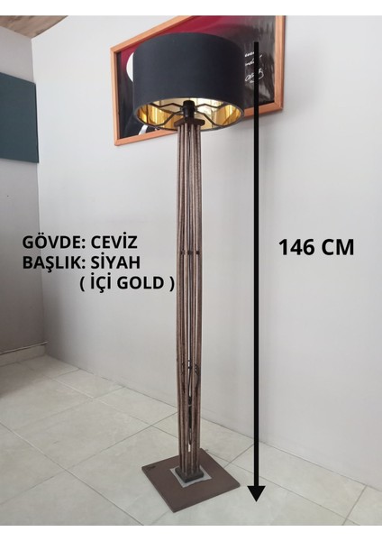 Şık Siyah Ahşap Lambader ile Ortamınıza Zarif Dokunuş