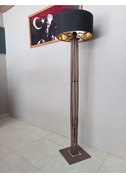 Şık Siyah Ahşap Lambader ile Ortamınıza Zarif Dokunuş indirimleri