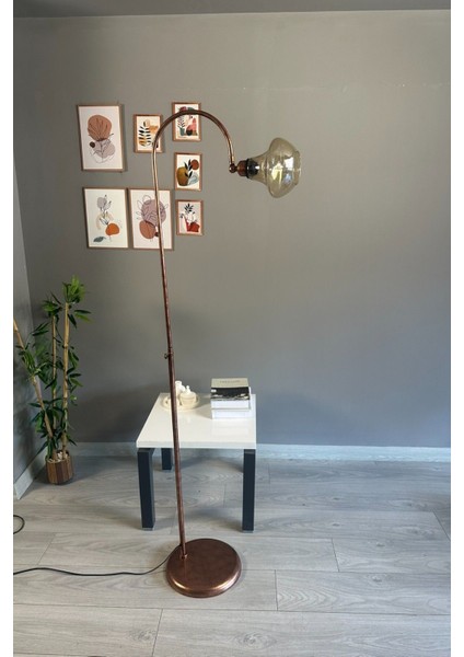 Modern Oturma Odası Için Şık Cam Bal Rengi Patina Gövde Lambader