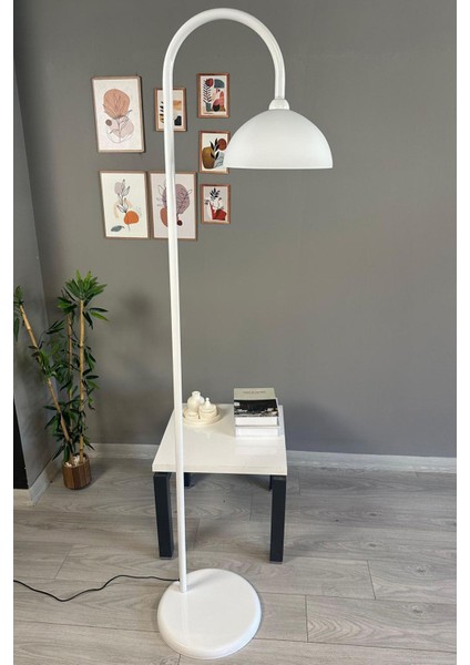 Modern Beyaz Metal Lambader, Oturma ve Çalışma Odası Için Şık Dekoratif Aydınlatma