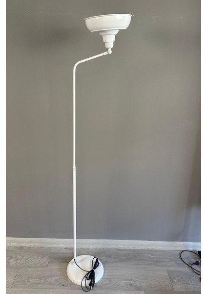 Beyaz Düz Gövde Hareketli Metal Zemin Lambası, Modern Oturma ve Çalışma Odası Parçası indirimleri