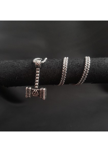 Iskandinav Thor Çekiç Figürlü Kolye