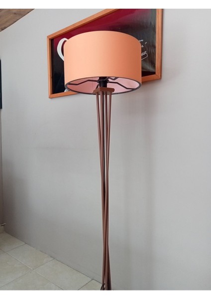 Turuncu Ahşap Lambader, Şık ve Doğal Aydınlatma Için Ideal Seçim