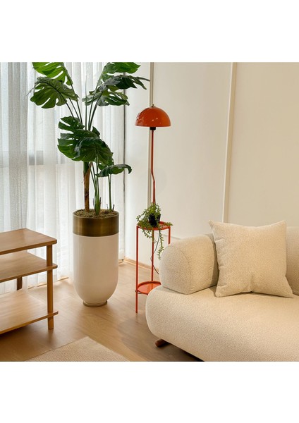Turuncu Standlı Modern Lambader, Şık ve Fonksiyonel Aydınlatma Seçeneği