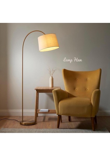 Modern Metalik Abajur ile Şık ve Dekoratif Zemin Lambası, Özgün Tasarım.