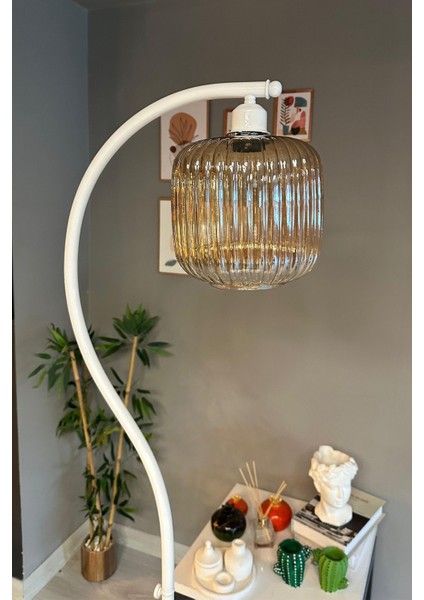 Beyaz Gövde Bal Rengi Cam Dekoratif Metal Zemin Lambası, Oturma ve Çalışma Odası Için Şık fiyatları