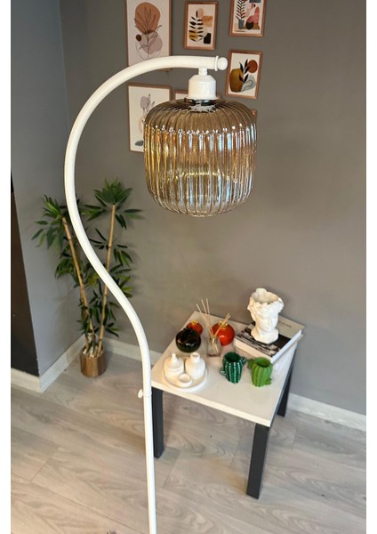 Beyaz Gövde Bal Rengi Cam Dekoratif Metal Zemin Lambası, Oturma ve Çalışma Odası Için Şık modelleri