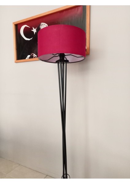 Şık Ahşap Bordo Lambader ile Modern ve Sıcak Atmosfer Yaratın