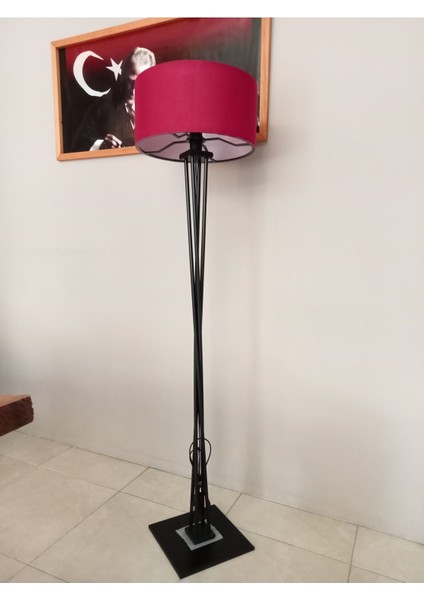 Şık Ahşap Bordo Lambader ile Modern ve Sıcak Atmosfer Yaratın