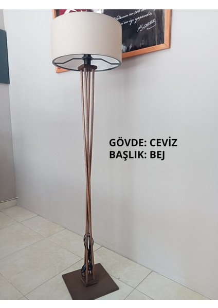 Bej Ahşap Lambader, Şık ve Doğal Aydınlatma Seçeneği