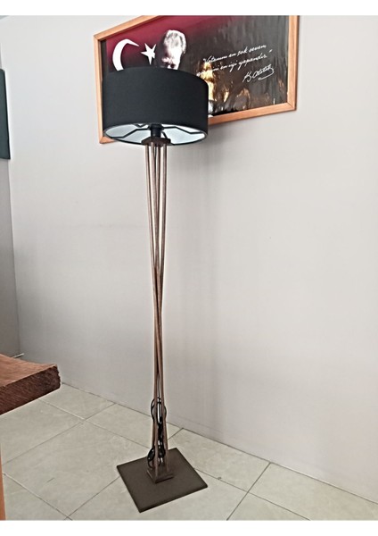 Şık Ahşap Siyah Lambader ile Evinizde Sıcak ve Modern Atmosfer fırsatları