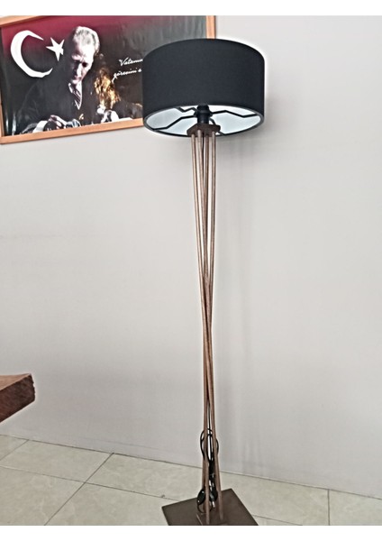 Şık Ahşap Siyah Lambader ile Evinizde Sıcak ve Modern Atmosfer