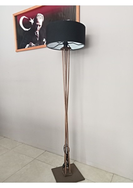 Şık Ahşap Siyah Lambader ile Evinizde Sıcak ve Modern Atmosfer