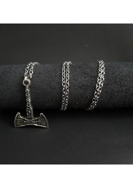 Iskandinav Balta Figürlü Kolye