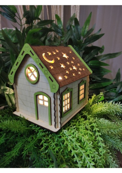 Yeşil Ahşap Ay-Yıldızlı Ev Dekorasyon Parçaları, Şık ve Doğal Tasarım