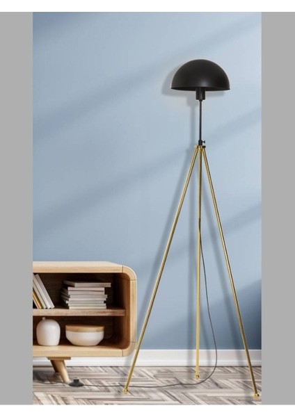 Şık Siyah Metal Tripod Lambader, Modern ve Estetik Dekorasyon Parçası