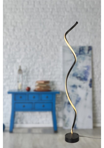 3 Renk LED Lambader Siyah, Modern ve Şık Aydınlatma Seçeneği