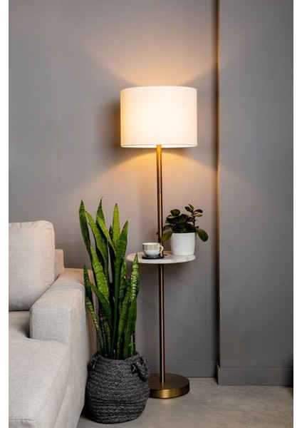 Bej Renkli Modern Ayaklı Lambader ve Tepsi ile Şık Aydınlatma