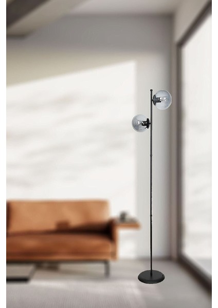 Şık Iki Adet Ayaklı Modern Lamba, Zarif ve Fonksiyonel Tasarım