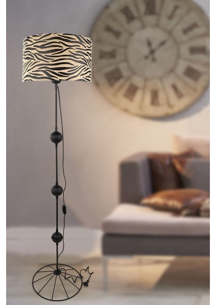 Klasik Siyah Lambader No:12, Şık ve Modern Tasarım, Evinizi Güzelleştiren Aksesuar