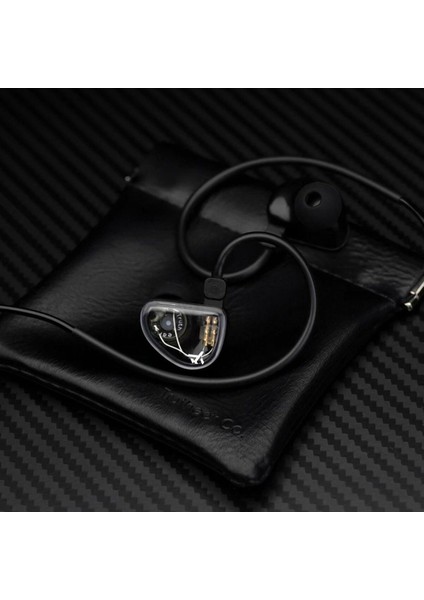 Küçük ve Hafif Kulak Içi Monitör, Mikrofonlu, Siyah Renkli, Yüksek Ses Kalitesi modelleri