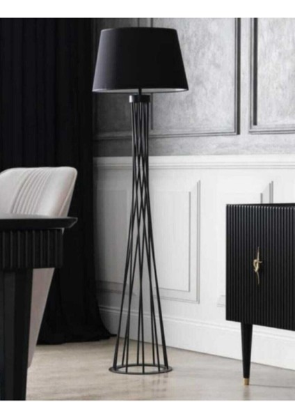 Şık Siyah Köşe Lambader, Modern ve Dekoratif Aydınlatma Parçası