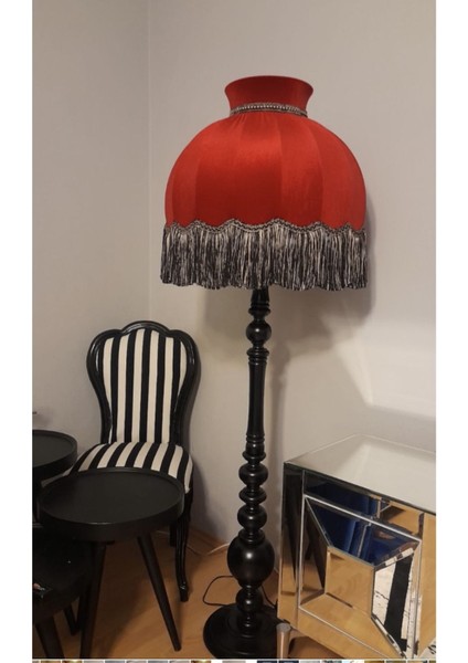 Siyah Ahşap ve Kırmızı Şapka, Şık ve Modern Tasarım modelleri