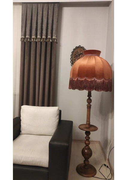 Kırmızı Ayışığı Lambader, Ahşap Ayak ve Şık Şapka Tasarımı fiyatları