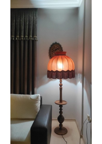 Kırmızı Ayışığı Lambader, Ahşap Ayak ve Şık Şapka Tasarımı modelleri