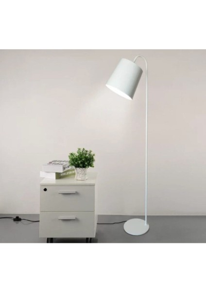 Modern Beyaz Metal Köşe Lambası Yerden Aydınlatma