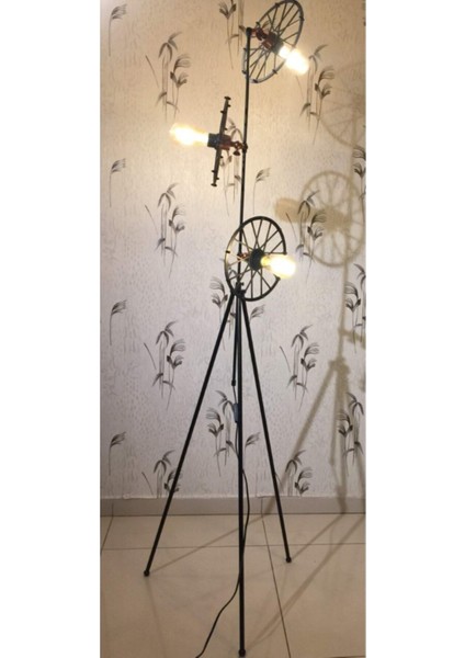 Retro Rustik Üçlü Üç Ayak Köşe Lambası, Şık ve Sıcak Atmosfer Sağlar.