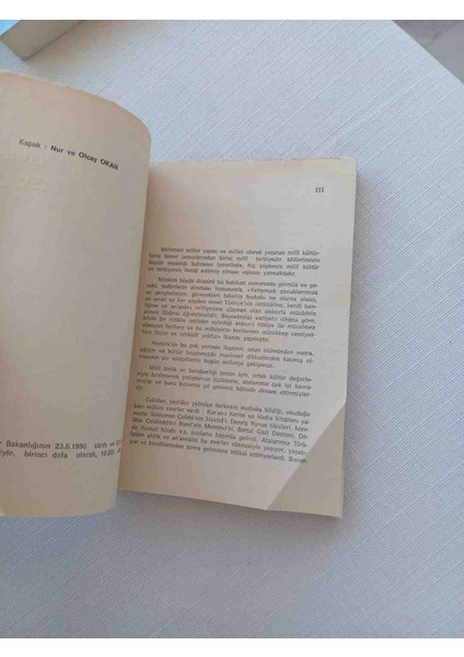 Goethe'den Seçme Mektuplar Iıı ( 3 )1980 Basimi Goethe'den Seçme Mektuplar Içeren Türkçe Kitabı, Yazarın Düşüncelerini ve Yazılarını Sunar.