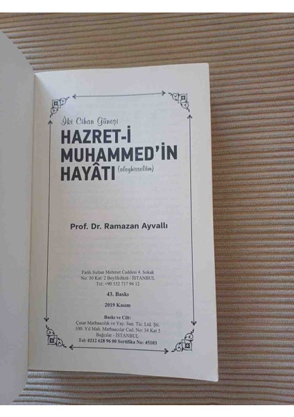 Iki Cihan Güneşi Hazreti Muhammed'in Hayatı (Aleyhisselam) Ramazan Ayvalli 2017 Basim 565 Sayfa 2,el Cok Temiz Kondisyonda Prof. Dr. Ramazan Ayvalli'nin Yazdığı 'hazret-I Muhammed'in Hayatı'.