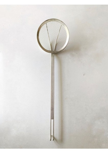 Endüstriyel Metal Kevgir, 20 cm Çap, Dayanıklı ve Kullanışlı Tasarım