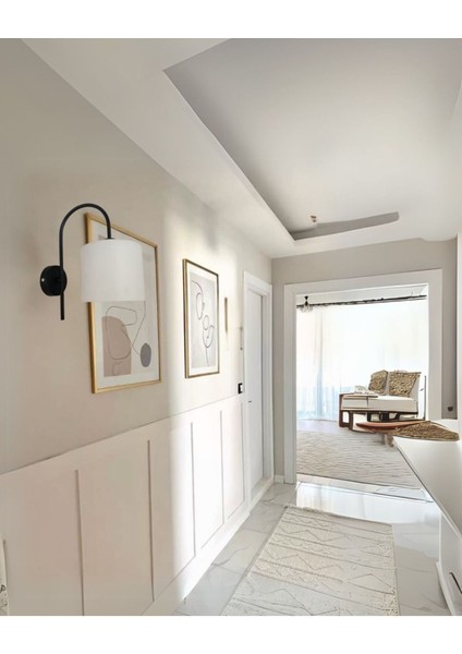 Şık ve Zarif Siyah Kasaba Temalı Dekoratif Aplik, Modern ve Şık Tasarım.