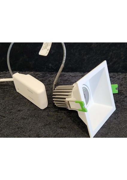 8W Sıva Altı LED Panel, Beyaz Işık, Modern ve Şık Tasarım