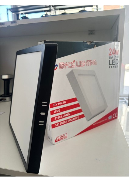 Beyaz 24W Kare Tavan Armatürü, Şık ve Modern Aydınlatma Çözümü