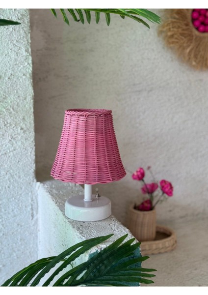 Pembe Rattan ve Bambu Masa Üstü Kablosuz Pilli Abajur, Beyaz Alt Ayak