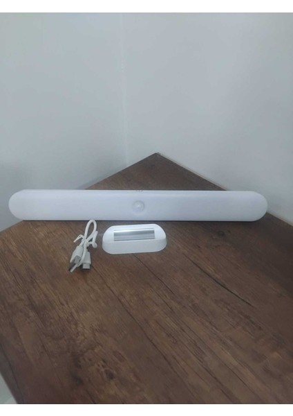 Sensörlü Beyaz Aplik, Modern ve Şık Tasarım, Kolay Montaj, Enerji Tasarruflu, Dayanıklı