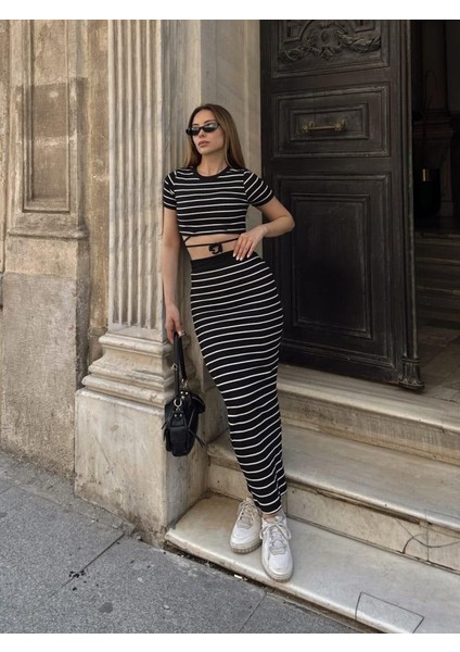 Kadın Bisiklet Yaka Bağcık Detay Crop ve Yüksek Bel Çizgi Desen Etek Ikili Takım