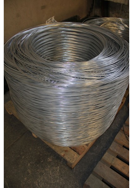 3 mm Galvanizli Tel, 5 Metre, Gri Renk, Dayanıklı ve Uzun Ömürlü Kullanım Sağlar modelleri