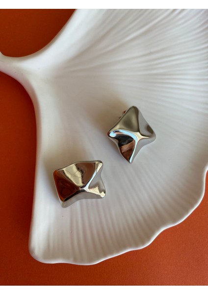 Xuping Asimetrik Kare Model Silver Küpe fırsatları