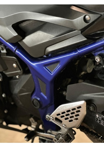 Yamaha Yzf R25-R3 Şase Üzeri Karbon Detay Sticker Etiket Modeli