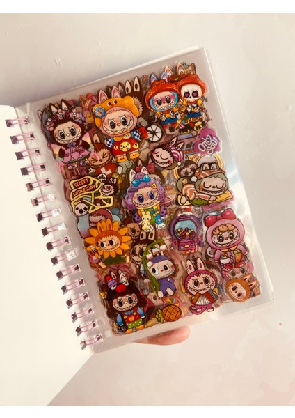 Labubu Sticker Etiket Çıkartma 16 Sayfa (300 Adet) Su Geçirmez+Opak 8 Sayfa Not Defteri fırsatları