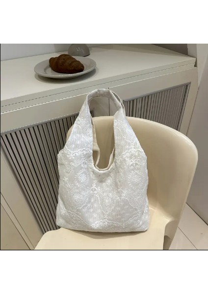 Beyaz Kendinde Desenli Tote Çanta