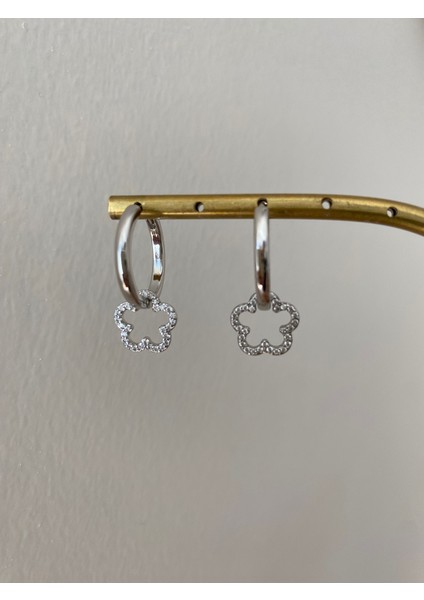 Xuping Minimal Yonca Zirkon Taşlı Silver Halka Küpe