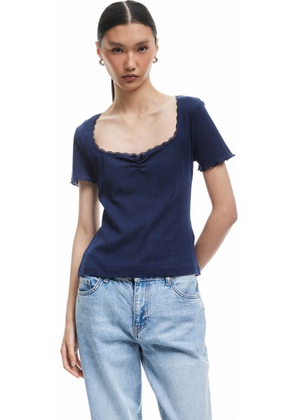 Yeni Sezon Pamuklu Büzgülü Slim Fit Kısa Kollu Kare Yaka Tişört