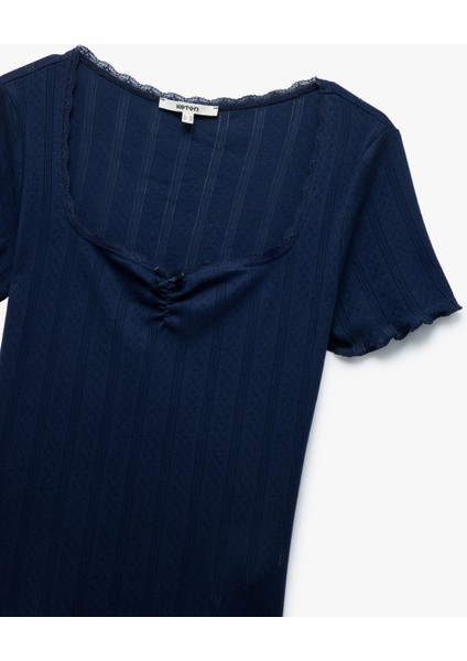 Yeni Sezon Pamuklu Büzgülü Slim Fit Kısa Kollu Kare Yaka Tişört indirimleri